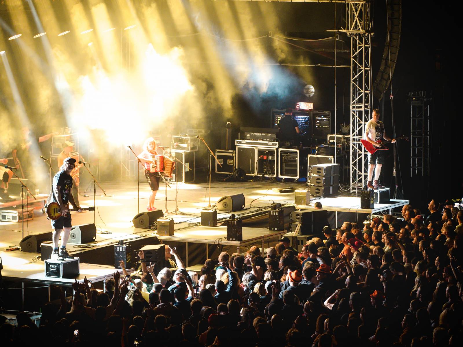 Tomáš Klus vyrazil v Jihlavě do publika, druhý den na Vysočina Festu hráli i PSH, Tři sestry či Ben Cristovao