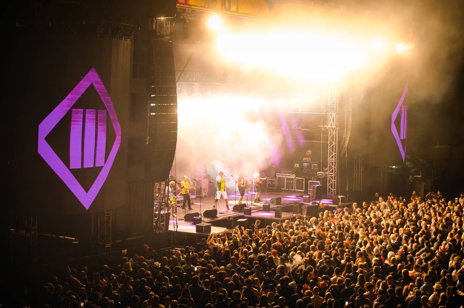 Tomáš Klus vyrazil v Jihlavě do publika, druhý den na Vysočina Festu hráli i PSH, Tři sestry či Ben Cristovao