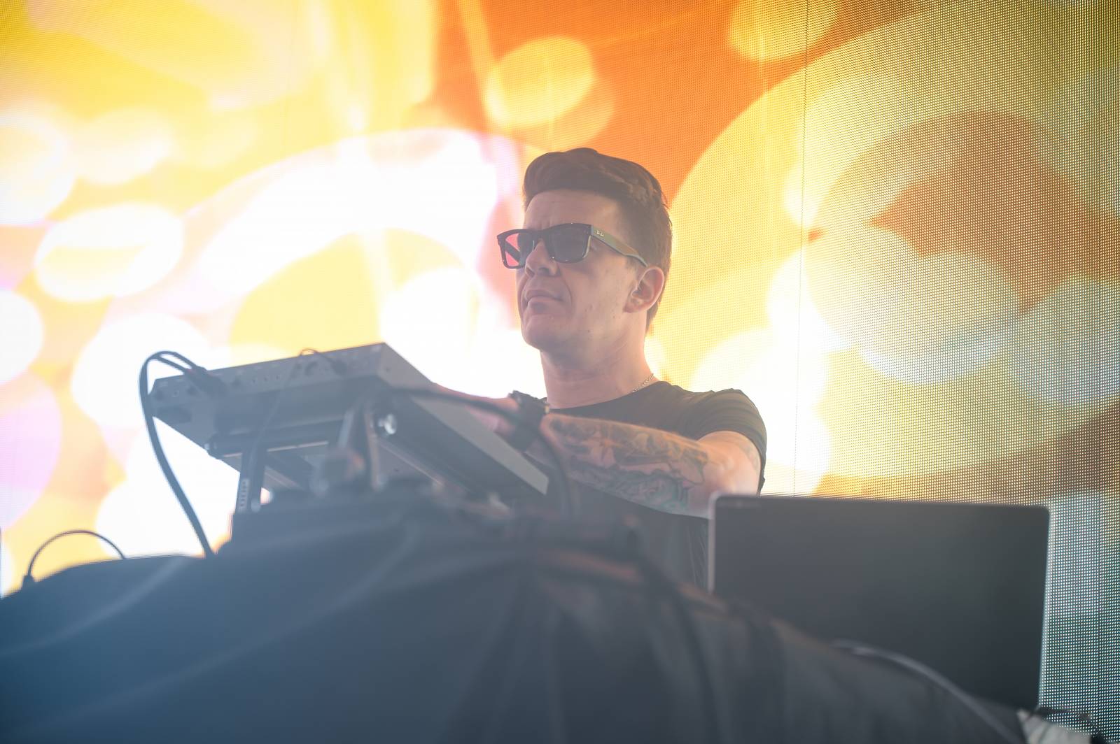 Tomáš Klus vyrazil v Jihlavě do publika, druhý den na Vysočina Festu hráli i PSH, Tři sestry či Ben Cristovao