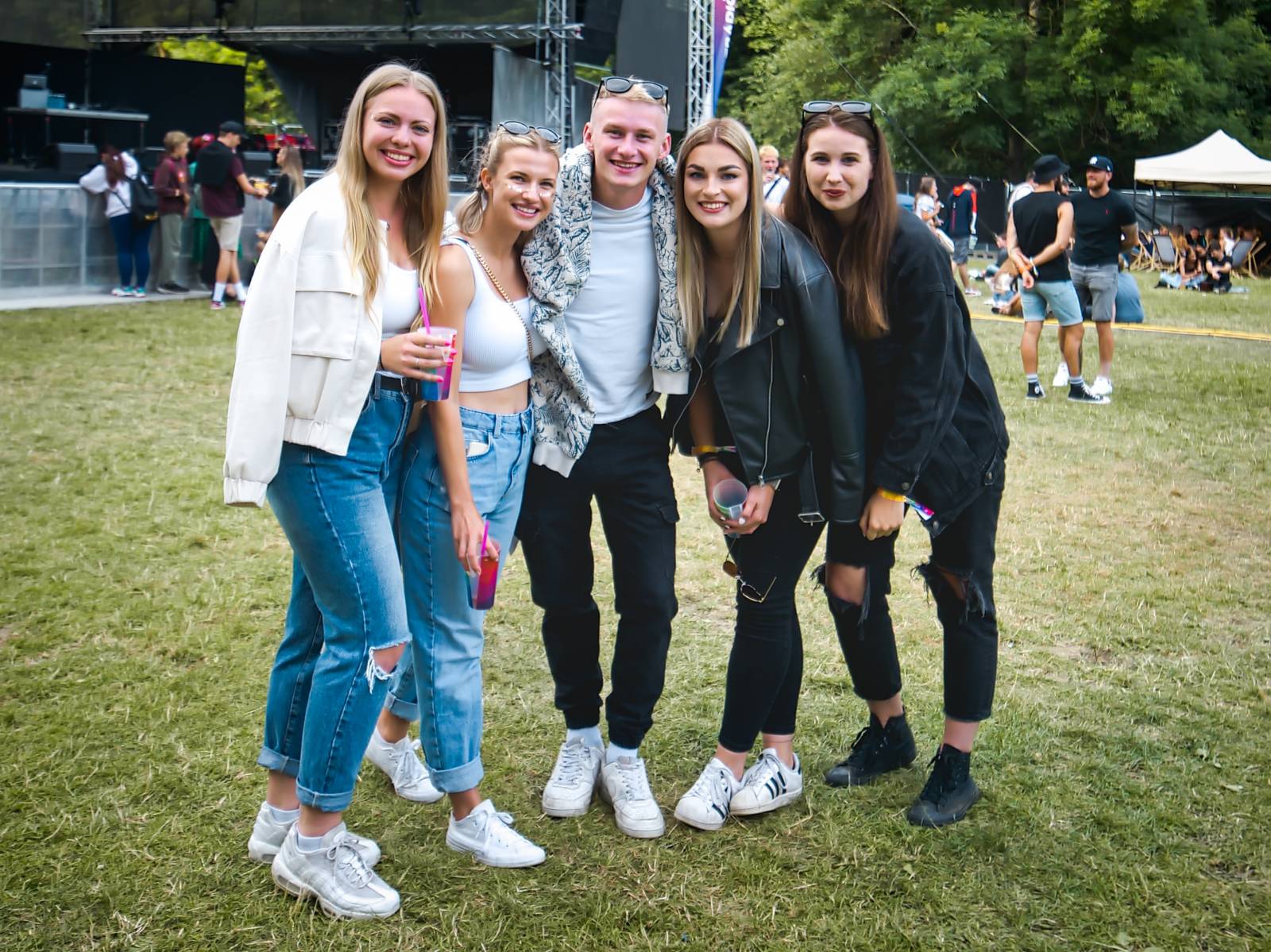 Tomáš Klus vyrazil v Jihlavě do publika, druhý den na Vysočina Festu hráli i PSH, Tři sestry či Ben Cristovao