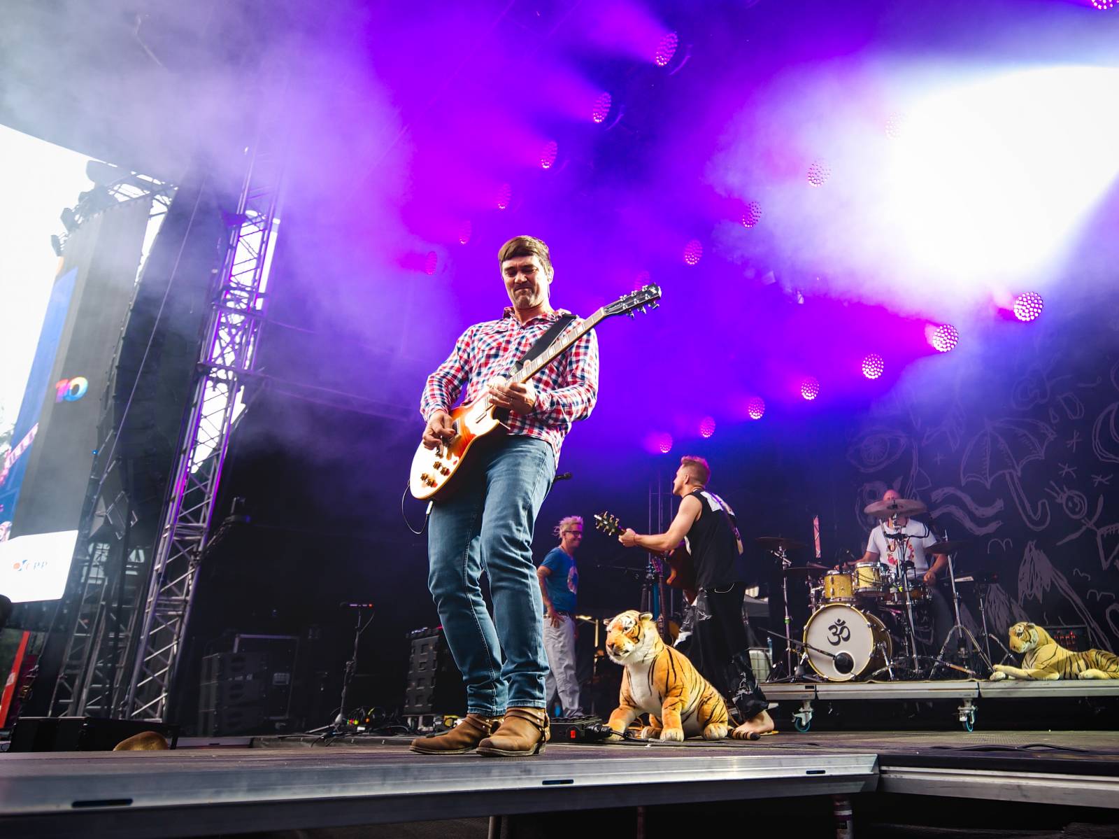 Tomáš Klus vyrazil v Jihlavě do publika, druhý den na Vysočina Festu hráli i PSH, Tři sestry či Ben Cristovao