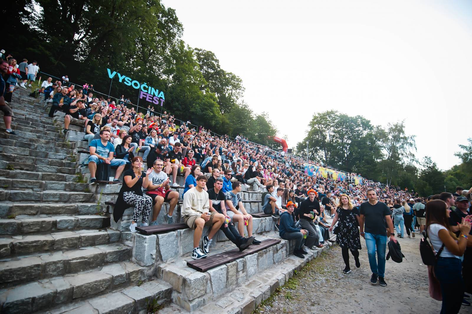 Tomáš Klus vyrazil v Jihlavě do publika, druhý den na Vysočina Festu hráli i PSH, Tři sestry či Ben Cristovao