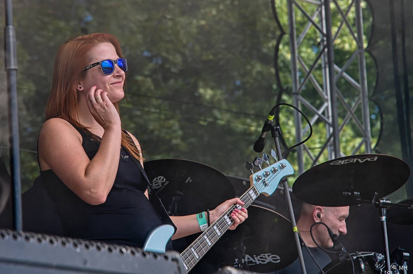 Vyprodaný Pekelný ostrov hostil Dymytry, Alkehol, Tři sestry, Vypsanou fiXu nebo Škwor