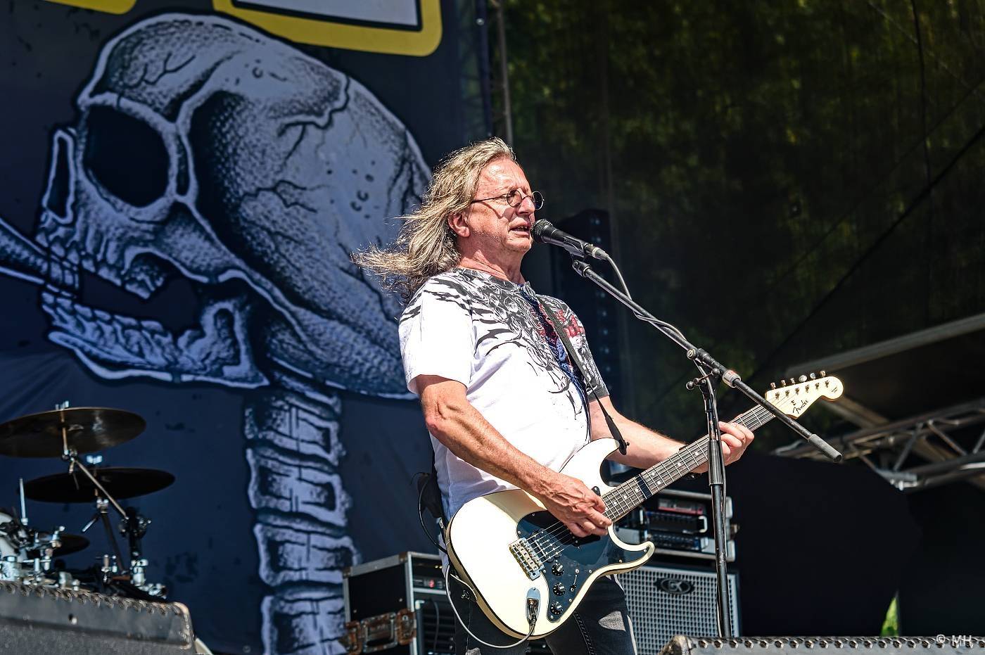 Vyprodaný Pekelný ostrov hostil Dymytry, Alkehol, Tři sestry, Vypsanou fiXu nebo Škwor