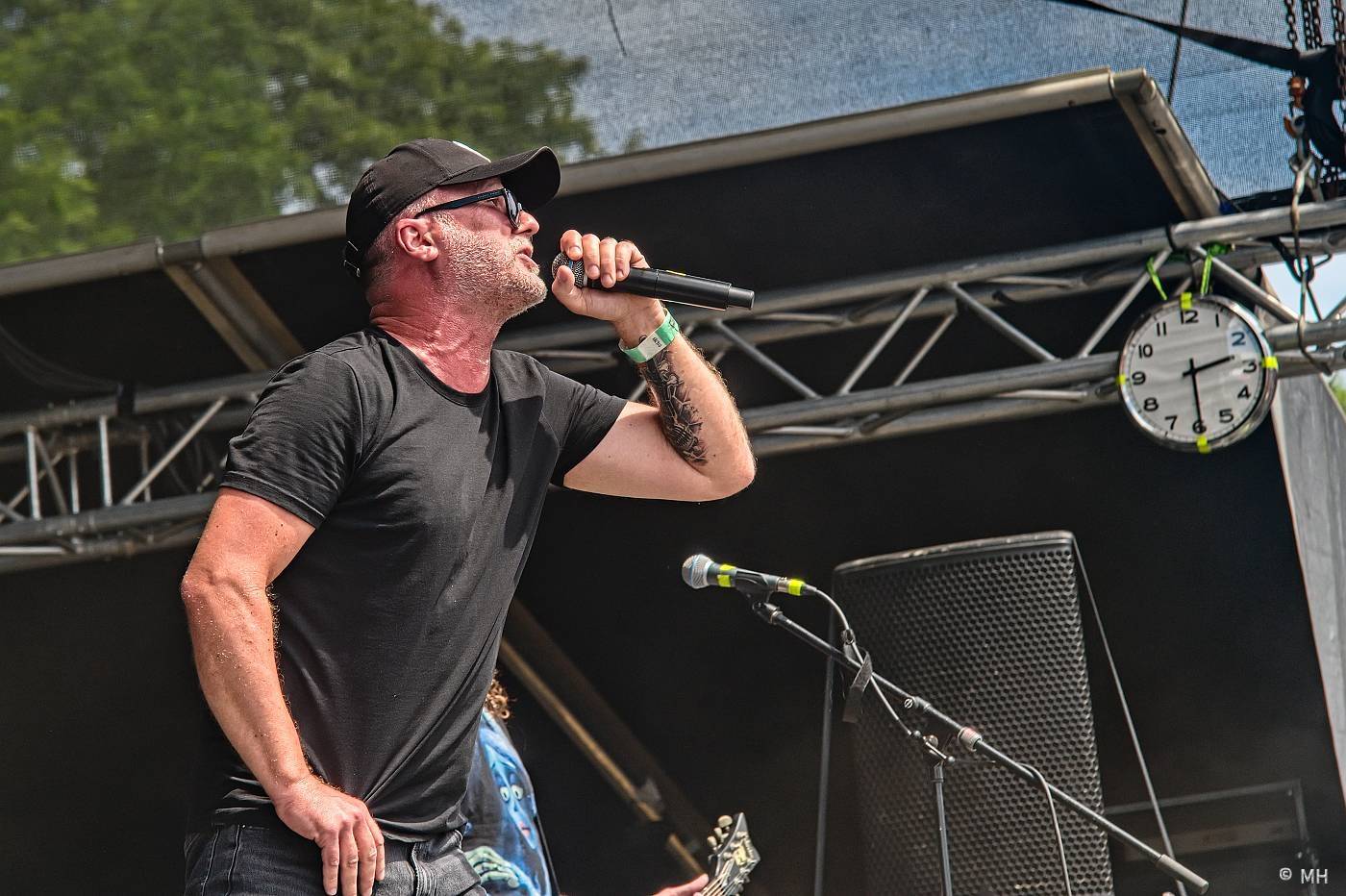 Vyprodaný Pekelný ostrov hostil Dymytry, Alkehol, Tři sestry, Vypsanou fiXu nebo Škwor