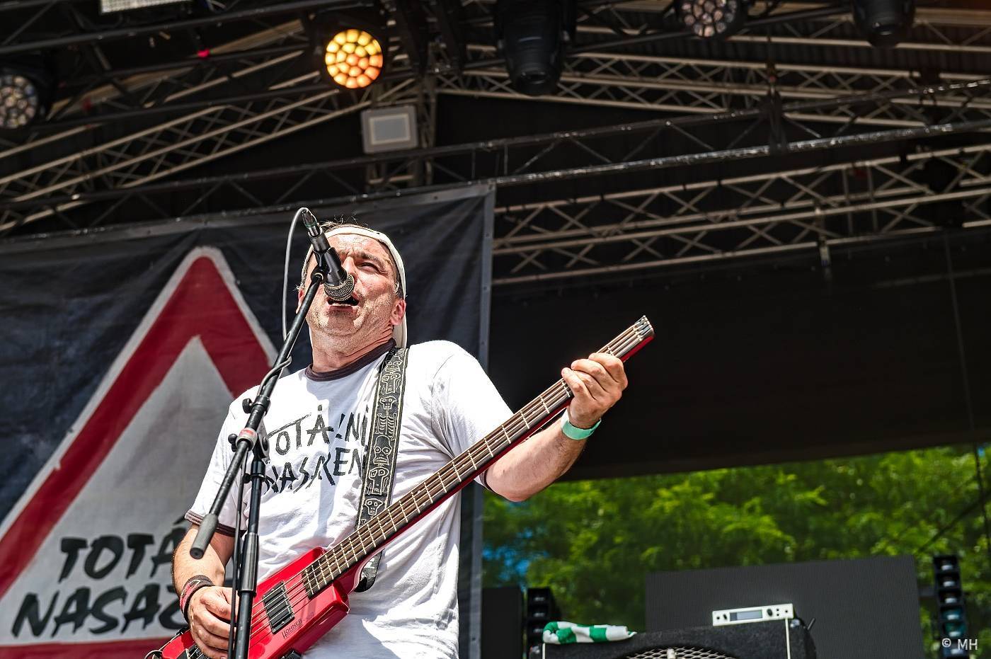 Vyprodaný Pekelný ostrov hostil Dymytry, Alkehol, Tři sestry, Vypsanou fiXu nebo Škwor