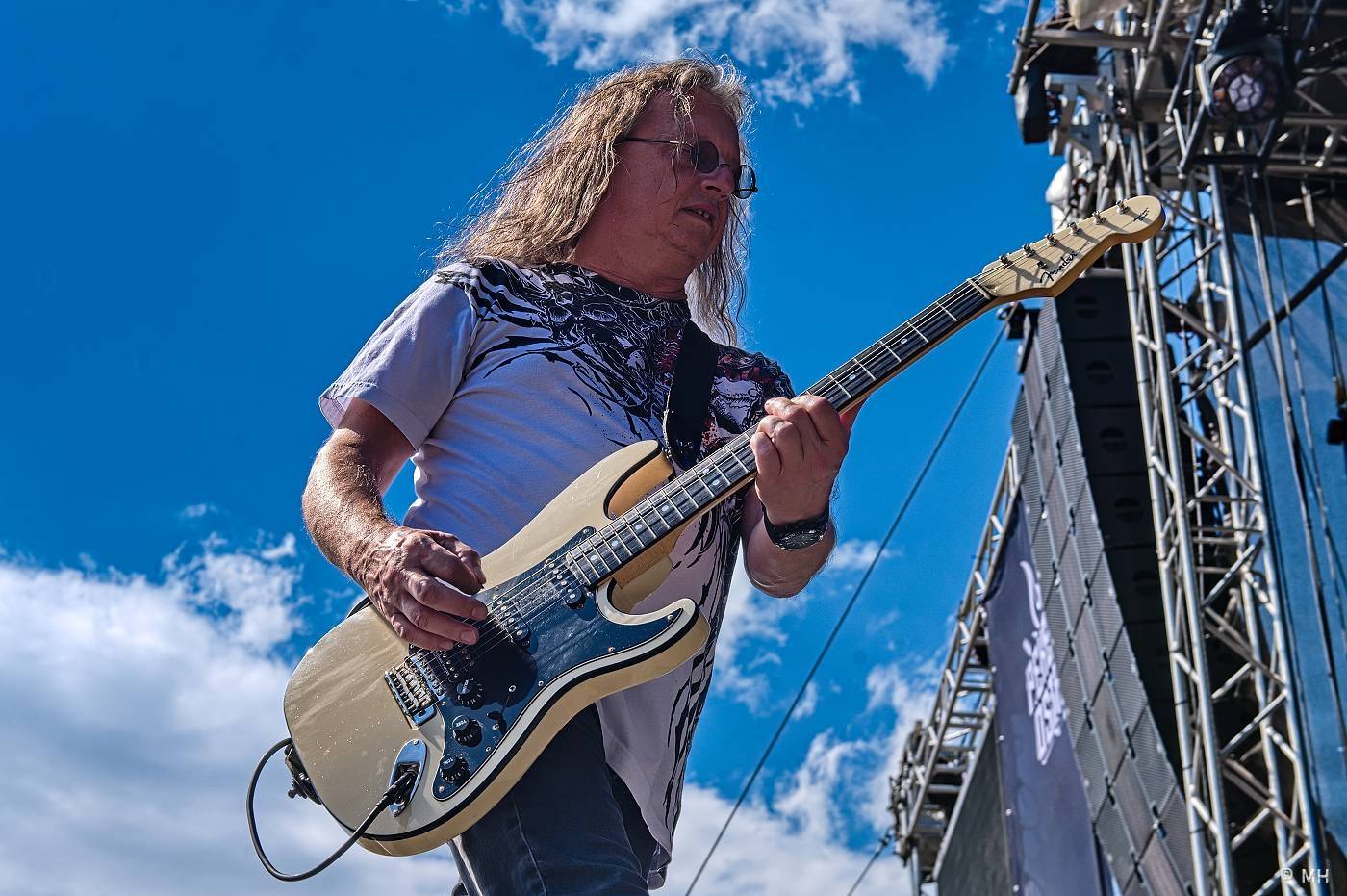 Vyprodaný Pekelný ostrov hostil Dymytry, Alkehol, Tři sestry, Vypsanou fiXu nebo Škwor