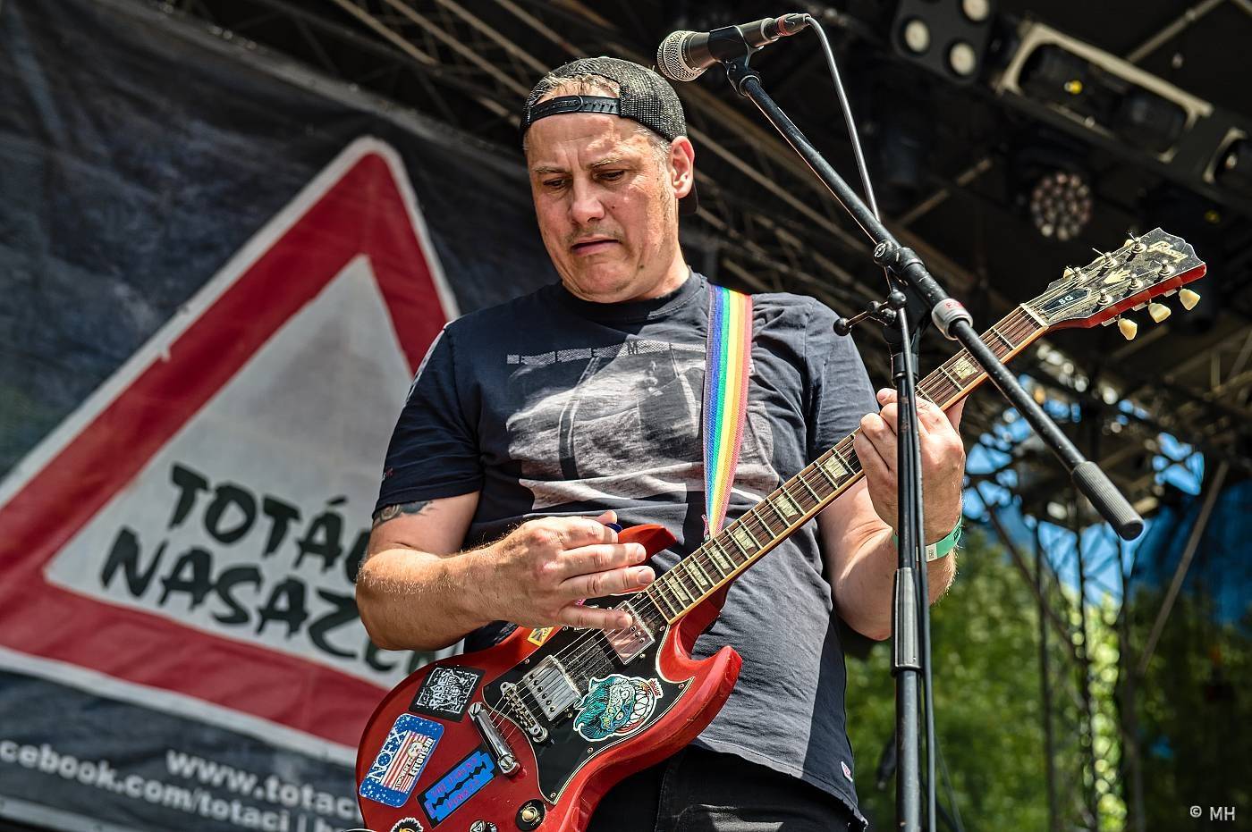 Vyprodaný Pekelný ostrov hostil Dymytry, Alkehol, Tři sestry, Vypsanou fiXu nebo Škwor