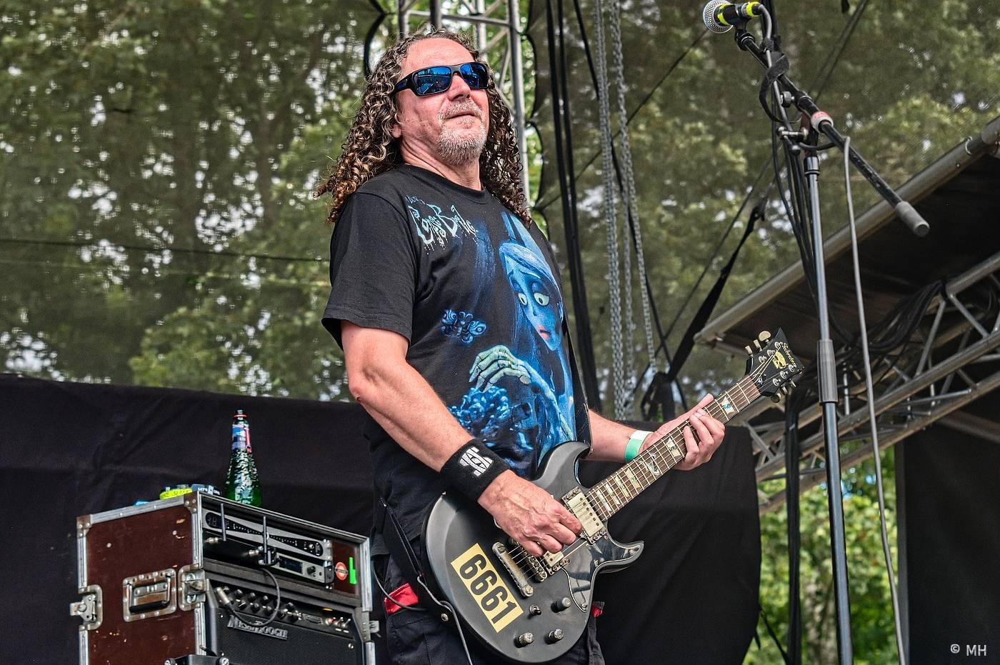 Vyprodaný Pekelný ostrov hostil Dymytry, Alkehol, Tři sestry, Vypsanou fiXu nebo Škwor