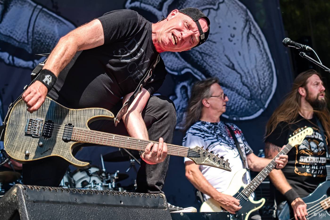 Vyprodaný Pekelný ostrov hostil Dymytry, Alkehol, Tři sestry, Vypsanou fiXu nebo Škwor