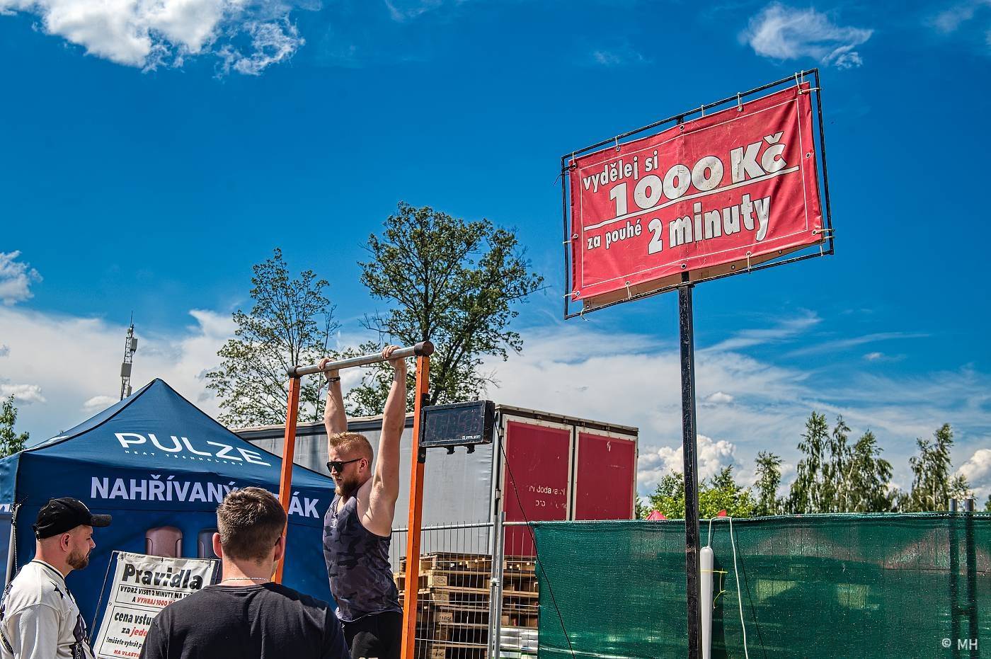 Vyprodaný Pekelný ostrov hostil Dymytry, Alkehol, Tři sestry, Vypsanou fiXu nebo Škwor