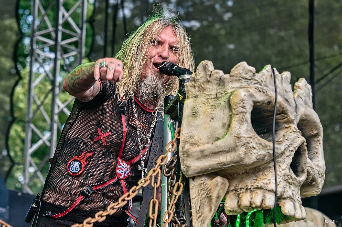 Vyprodaný Pekelný ostrov hostil Dymytry, Alkehol, Tři sestry, Vypsanou fiXu nebo Škwor