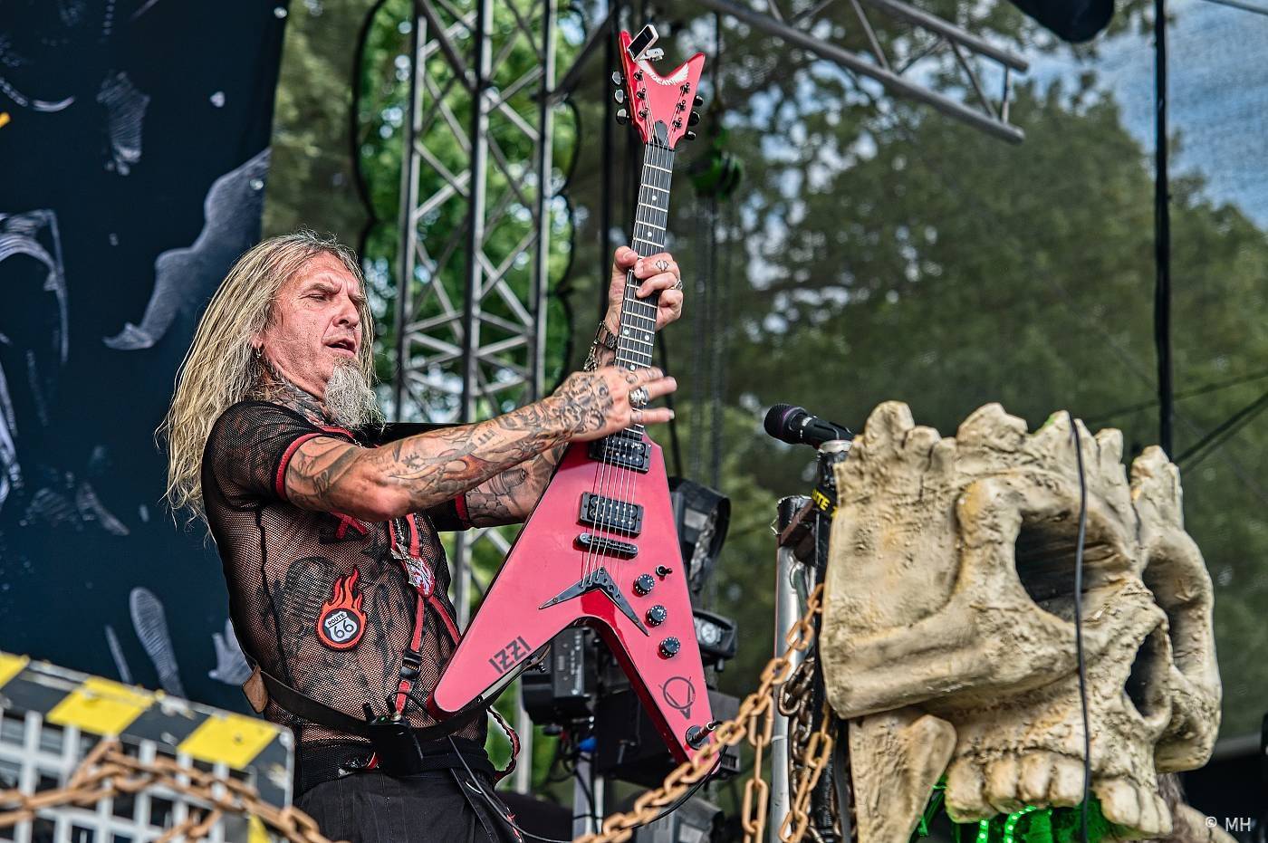 Vyprodaný Pekelný ostrov hostil Dymytry, Alkehol, Tři sestry, Vypsanou fiXu nebo Škwor