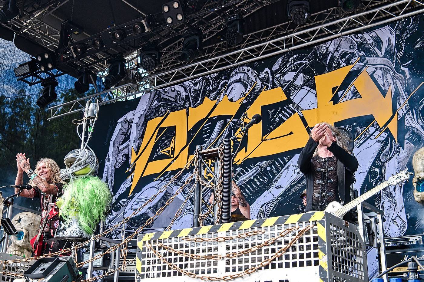 Vyprodaný Pekelný ostrov hostil Dymytry, Alkehol, Tři sestry, Vypsanou fiXu nebo Škwor