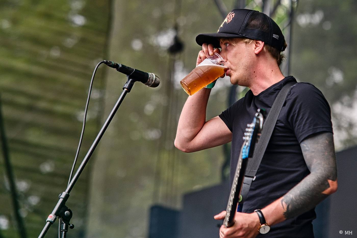 Vyprodaný Pekelný ostrov hostil Dymytry, Alkehol, Tři sestry, Vypsanou fiXu nebo Škwor