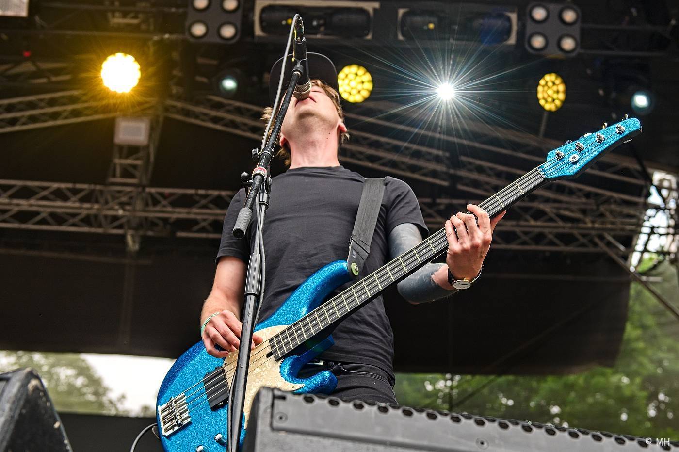 Vyprodaný Pekelný ostrov hostil Dymytry, Alkehol, Tři sestry, Vypsanou fiXu nebo Škwor