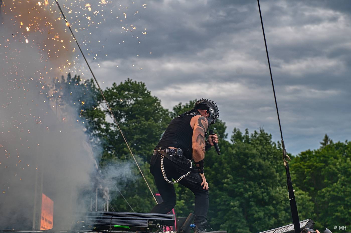 Vyprodaný Pekelný ostrov hostil Dymytry, Alkehol, Tři sestry, Vypsanou fiXu nebo Škwor