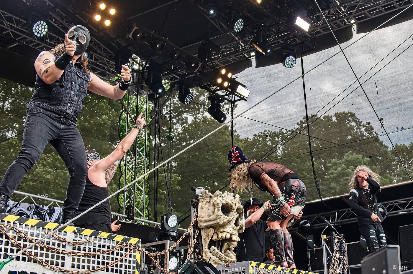 Vyprodaný Pekelný ostrov hostil Dymytry, Alkehol, Tři sestry, Vypsanou fiXu nebo Škwor