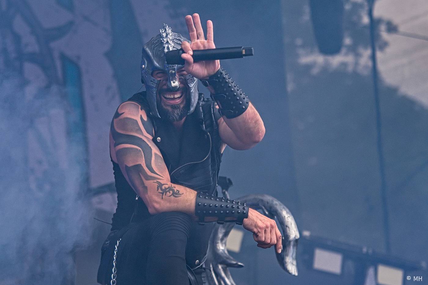 Vyprodaný Pekelný ostrov hostil Dymytry, Alkehol, Tři sestry, Vypsanou fiXu nebo Škwor