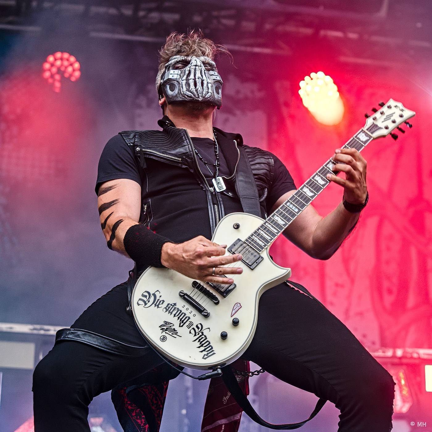 Vyprodaný Pekelný ostrov hostil Dymytry, Alkehol, Tři sestry, Vypsanou fiXu nebo Škwor