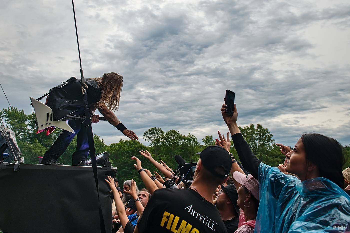 Vyprodaný Pekelný ostrov hostil Dymytry, Alkehol, Tři sestry, Vypsanou fiXu nebo Škwor