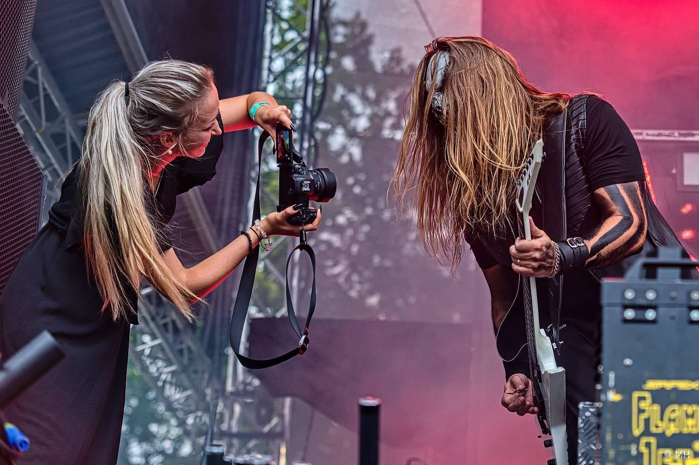 Vyprodaný Pekelný ostrov hostil Dymytry, Alkehol, Tři sestry, Vypsanou fiXu nebo Škwor