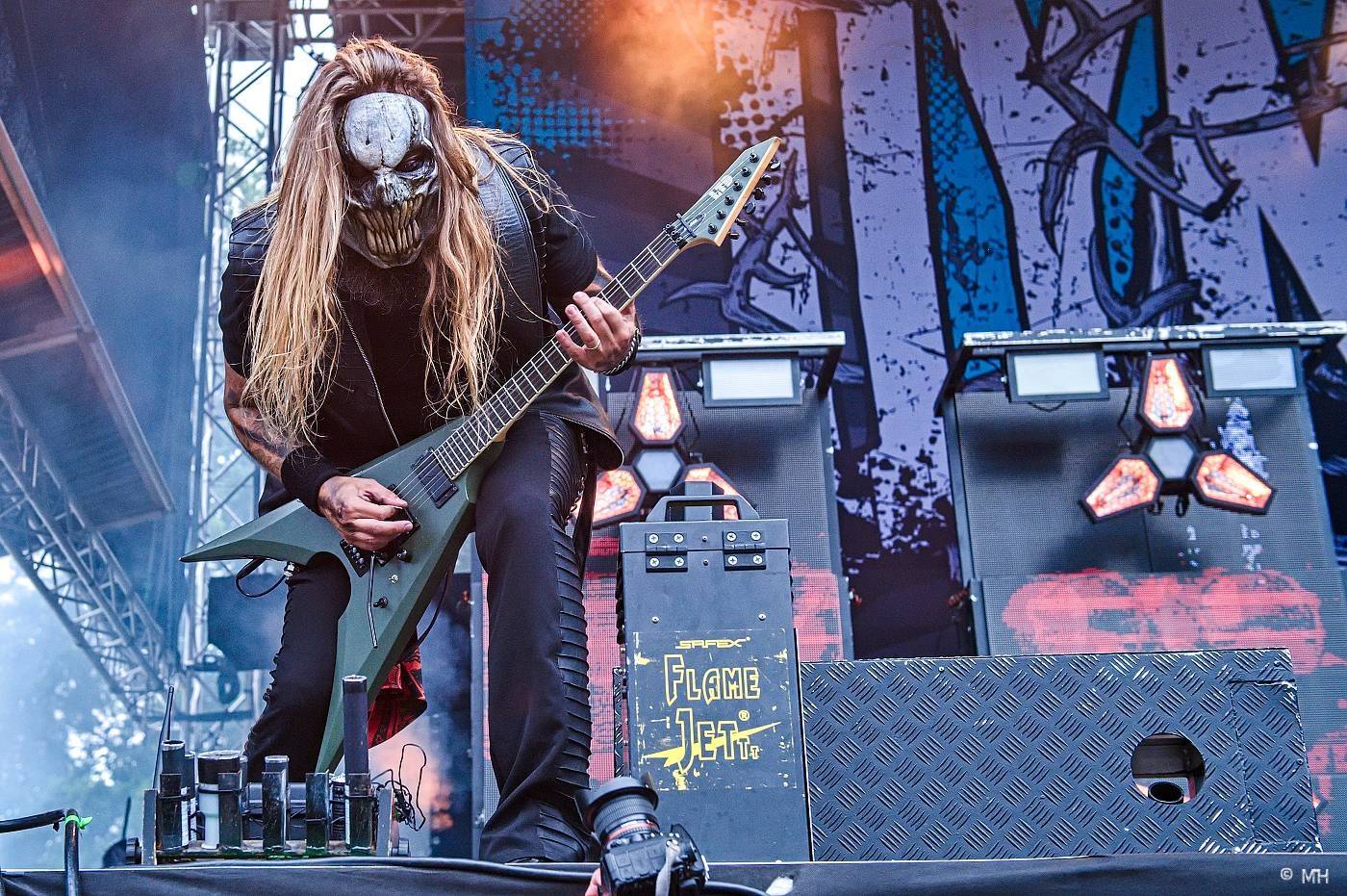 Vyprodaný Pekelný ostrov hostil Dymytry, Alkehol, Tři sestry, Vypsanou fiXu nebo Škwor