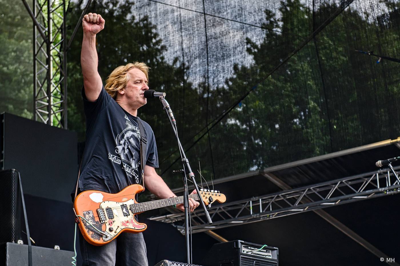 Vyprodaný Pekelný ostrov hostil Dymytry, Alkehol, Tři sestry, Vypsanou fiXu nebo Škwor