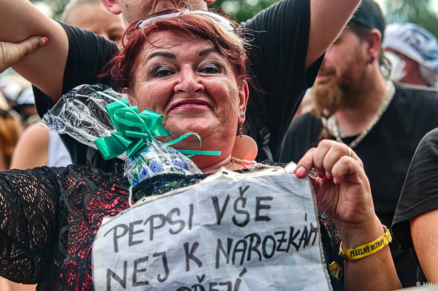 Vyprodaný Pekelný ostrov hostil Dymytry, Alkehol, Tři sestry, Vypsanou fiXu nebo Škwor