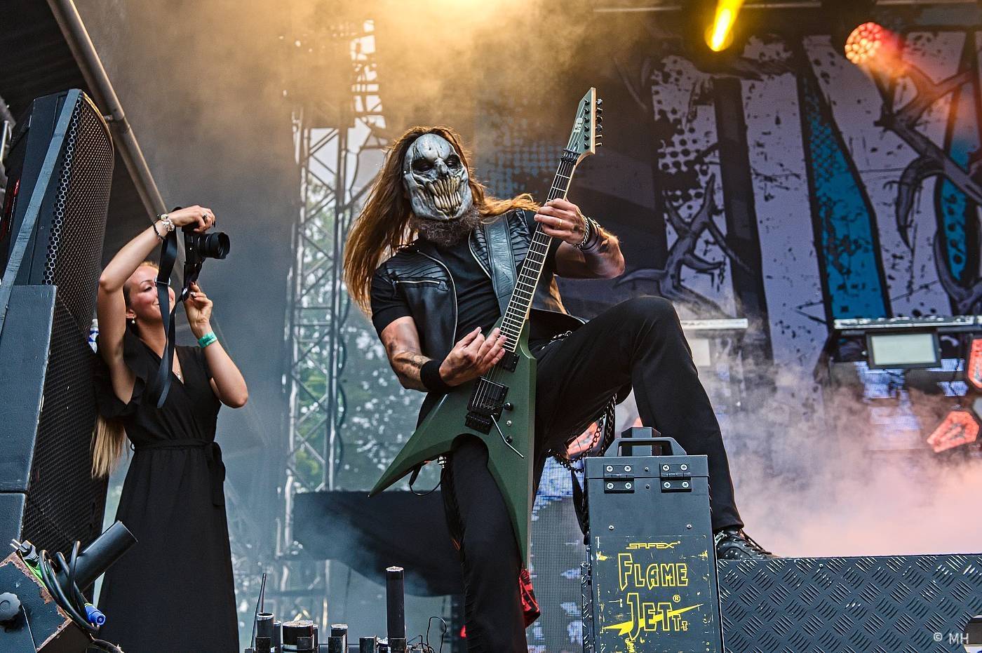 Vyprodaný Pekelný ostrov hostil Dymytry, Alkehol, Tři sestry, Vypsanou fiXu nebo Škwor