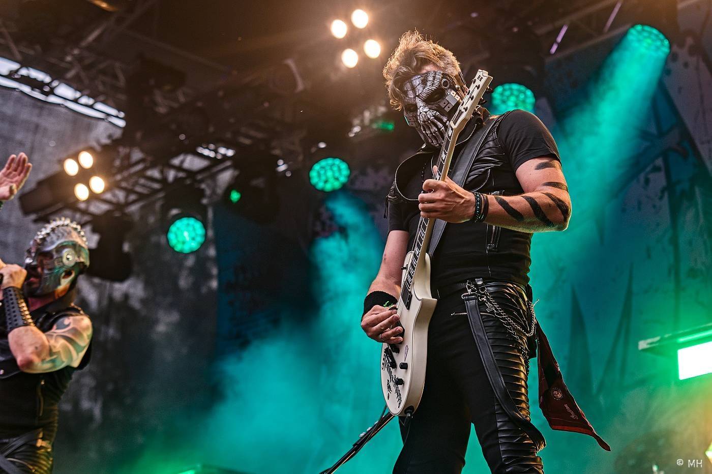 Vyprodaný Pekelný ostrov hostil Dymytry, Alkehol, Tři sestry, Vypsanou fiXu nebo Škwor