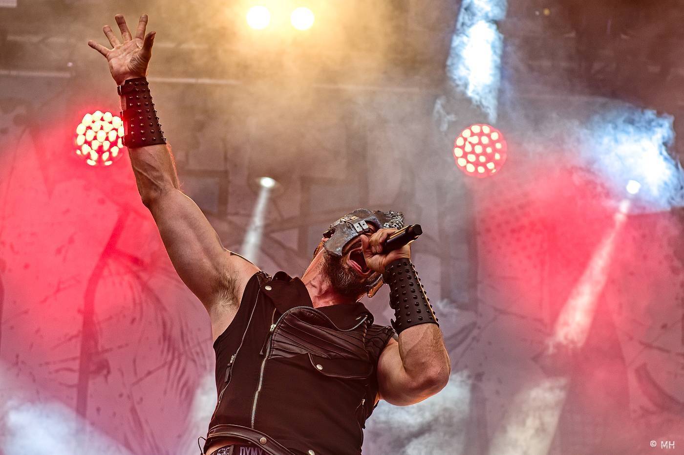 Vyprodaný Pekelný ostrov hostil Dymytry, Alkehol, Tři sestry, Vypsanou fiXu nebo Škwor