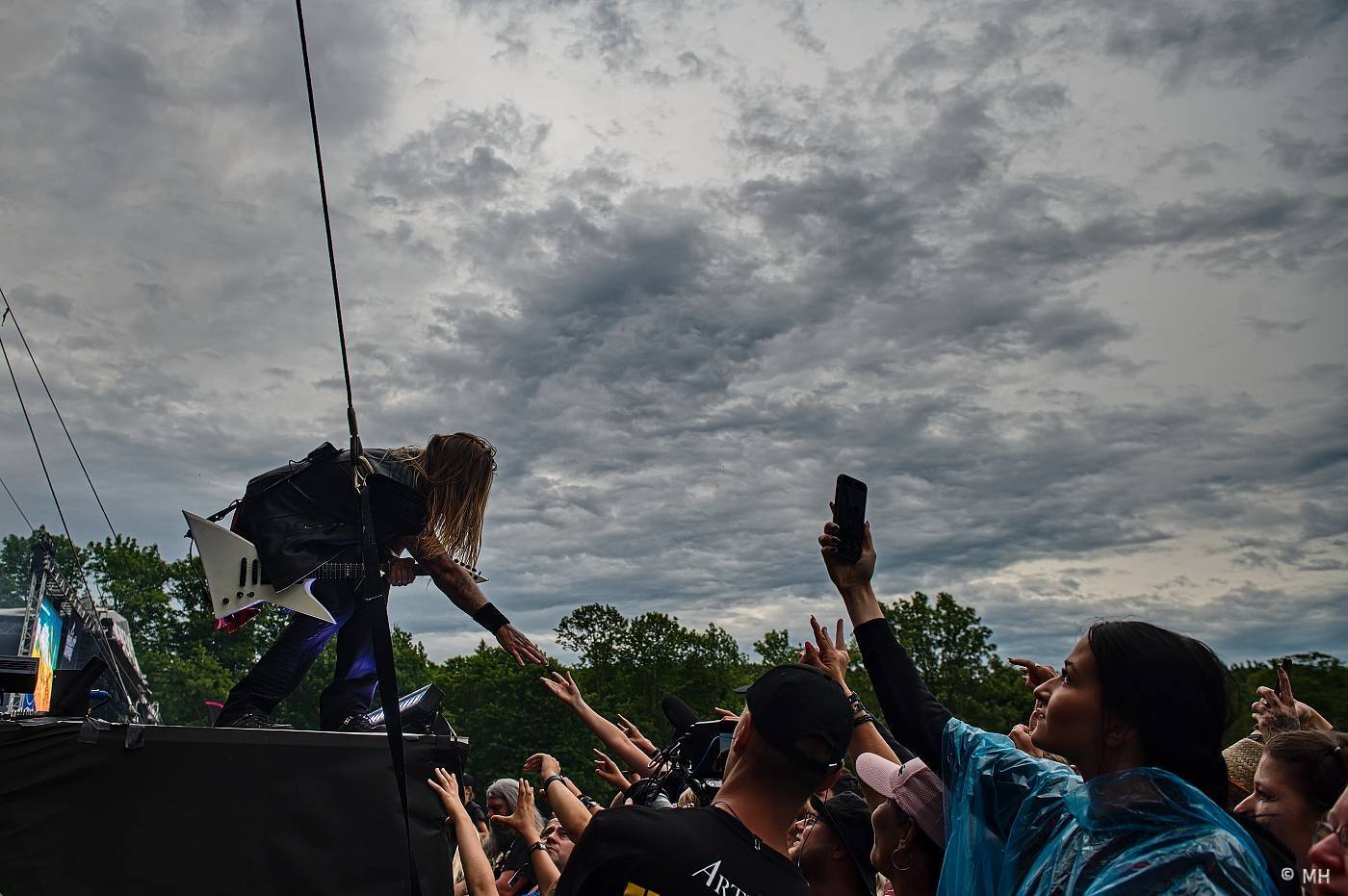 Vyprodaný Pekelný ostrov hostil Dymytry, Alkehol, Tři sestry, Vypsanou fiXu nebo Škwor