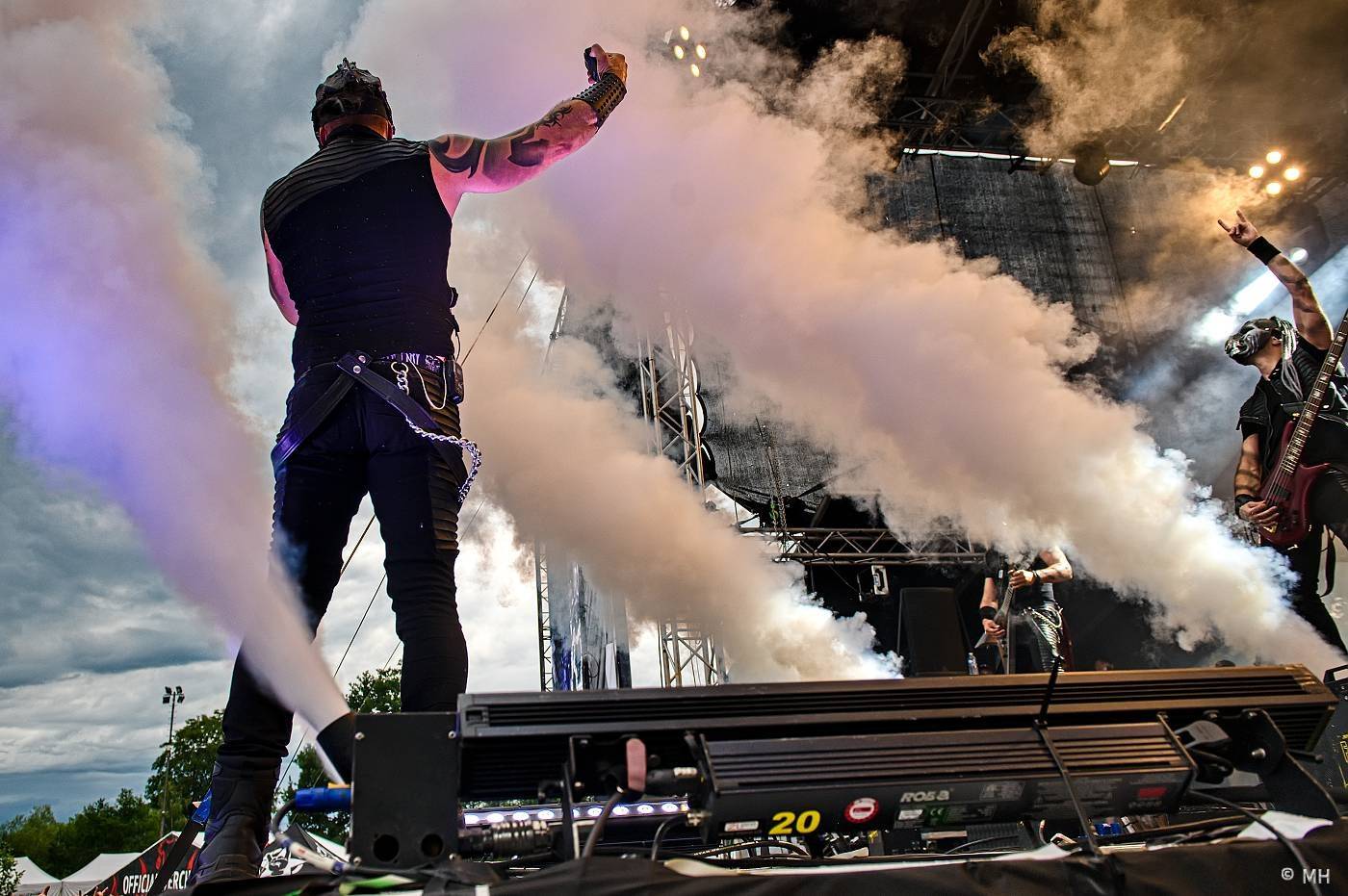 Vyprodaný Pekelný ostrov hostil Dymytry, Alkehol, Tři sestry, Vypsanou fiXu nebo Škwor