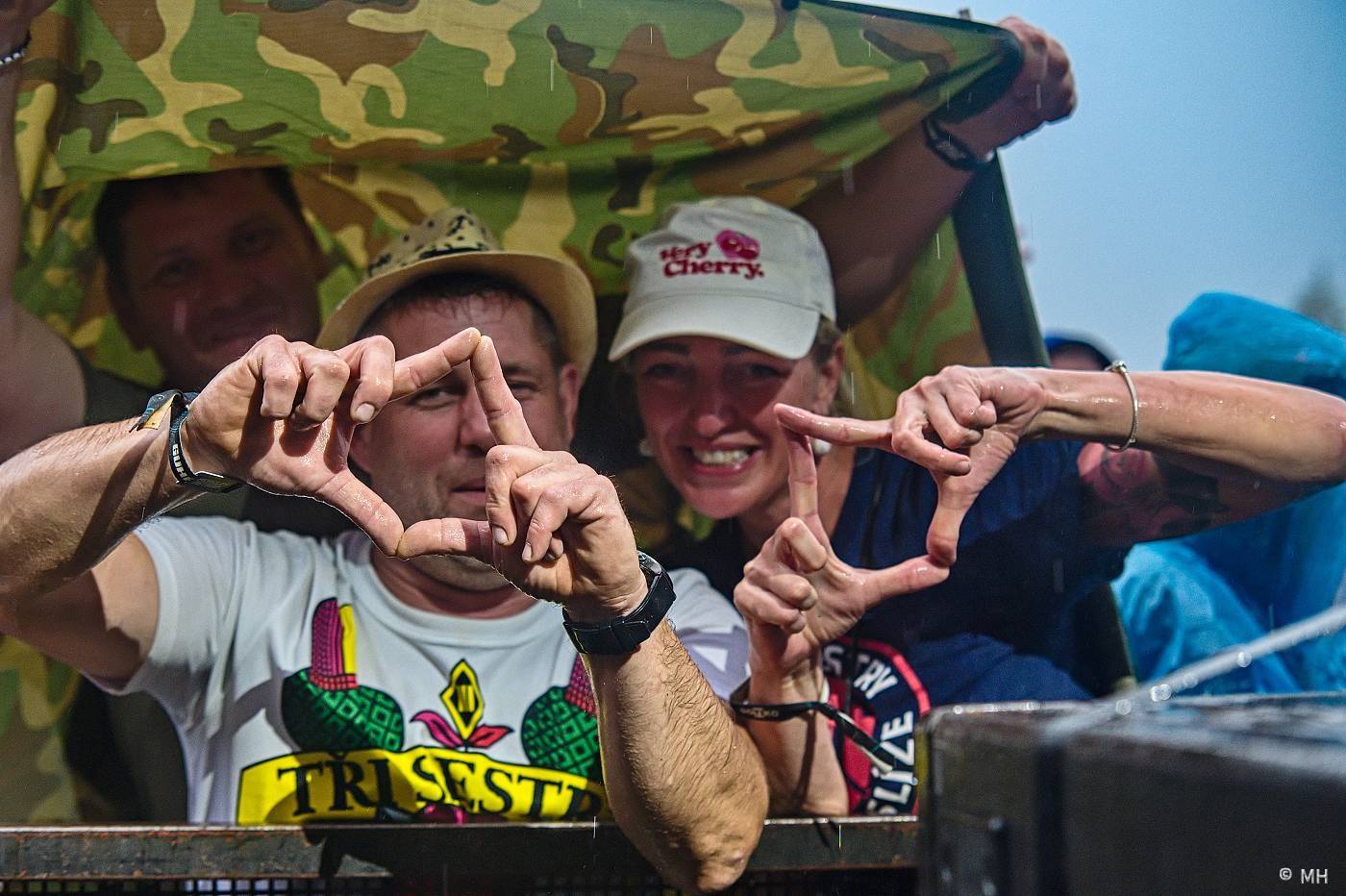 Vyprodaný Pekelný ostrov hostil Dymytry, Alkehol, Tři sestry, Vypsanou fiXu nebo Škwor