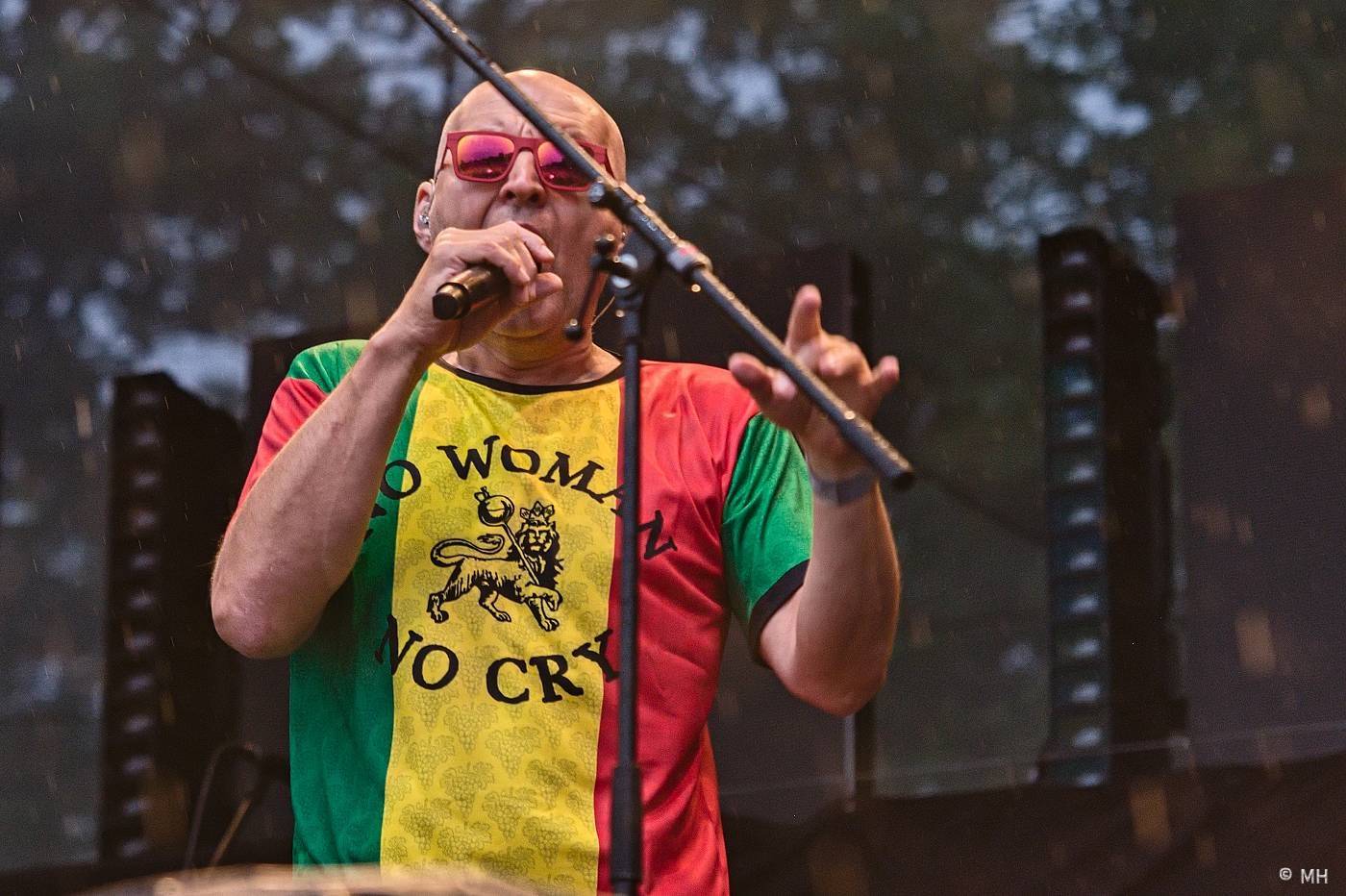 Vyprodaný Pekelný ostrov hostil Dymytry, Alkehol, Tři sestry, Vypsanou fiXu nebo Škwor