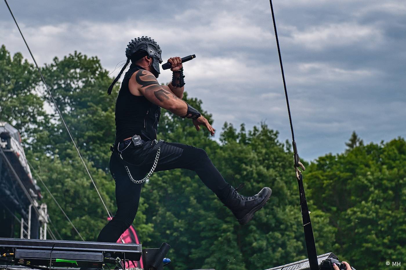 Vyprodaný Pekelný ostrov hostil Dymytry, Alkehol, Tři sestry, Vypsanou fiXu nebo Škwor