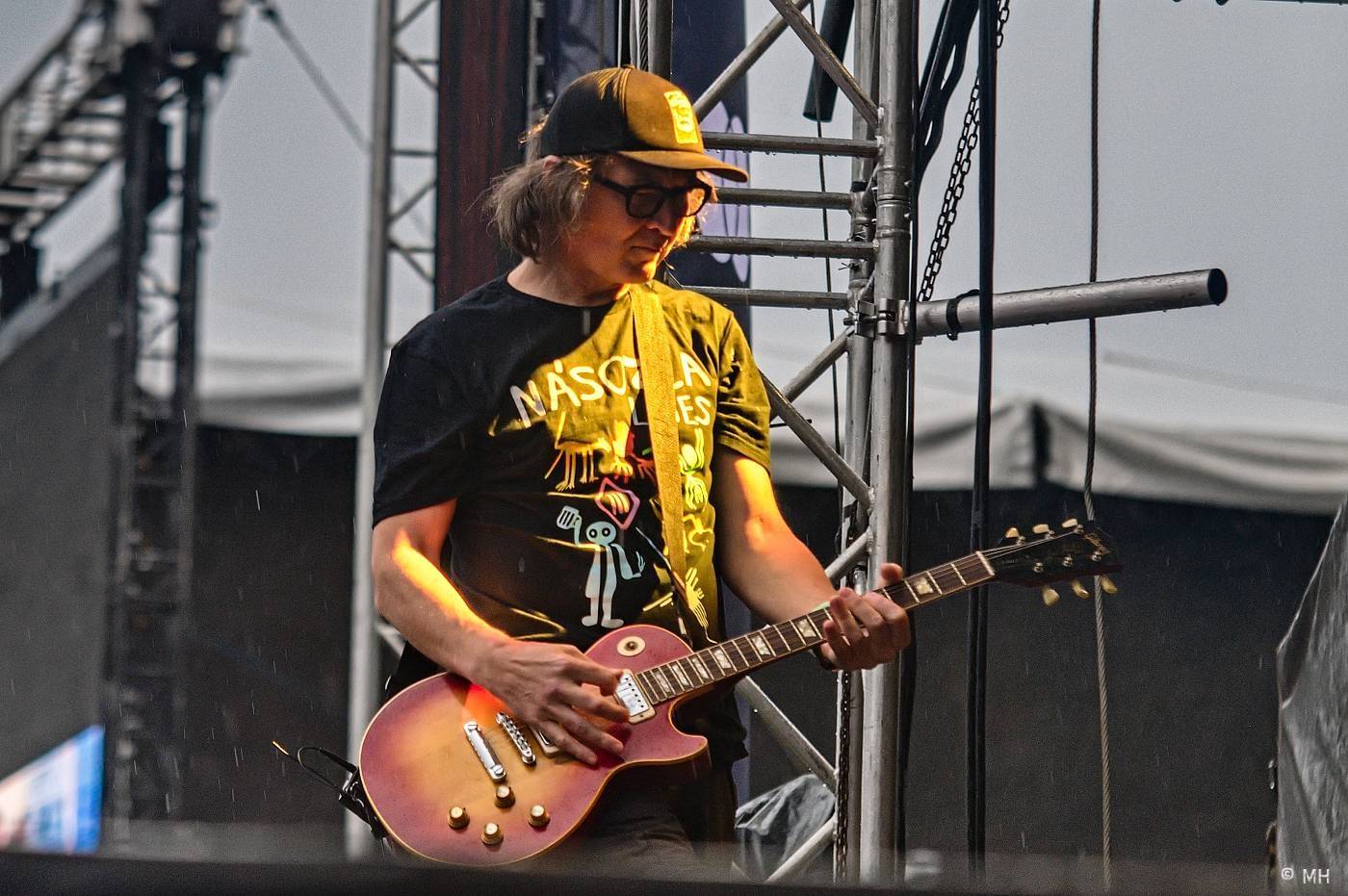 Vyprodaný Pekelný ostrov hostil Dymytry, Alkehol, Tři sestry, Vypsanou fiXu nebo Škwor