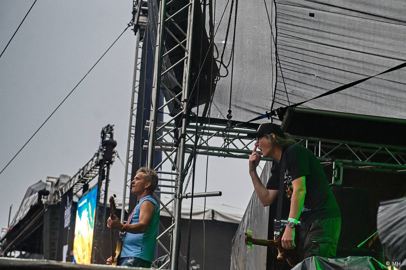 Vyprodaný Pekelný ostrov hostil Dymytry, Alkehol, Tři sestry, Vypsanou fiXu nebo Škwor