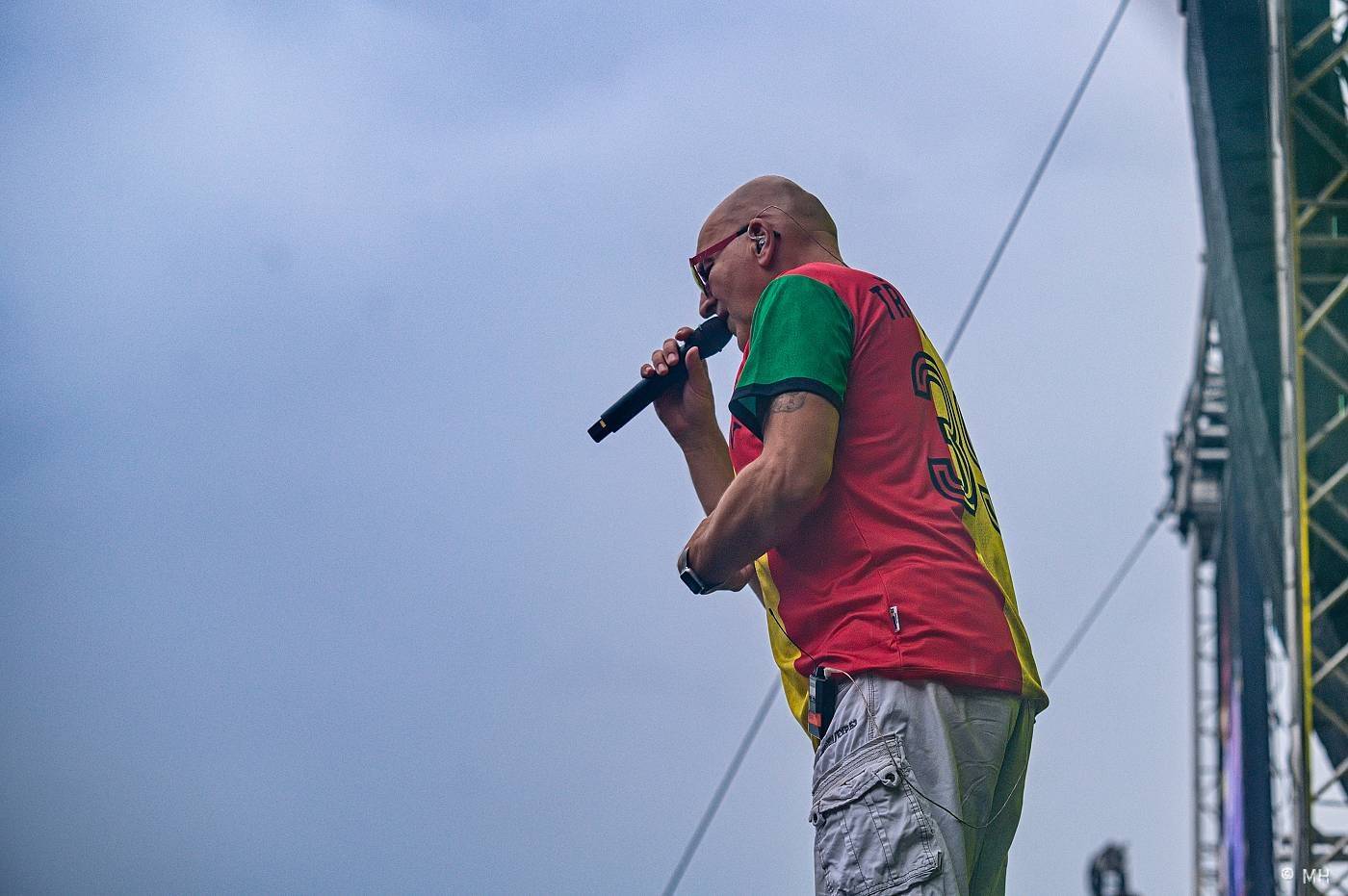 Vyprodaný Pekelný ostrov hostil Dymytry, Alkehol, Tři sestry, Vypsanou fiXu nebo Škwor