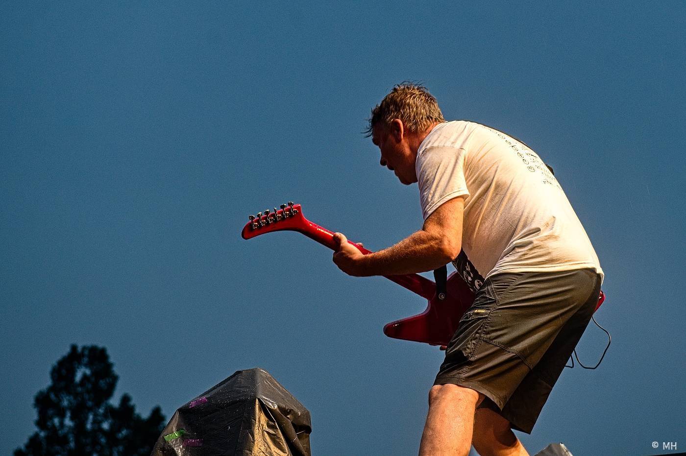 Vyprodaný Pekelný ostrov hostil Dymytry, Alkehol, Tři sestry, Vypsanou fiXu nebo Škwor