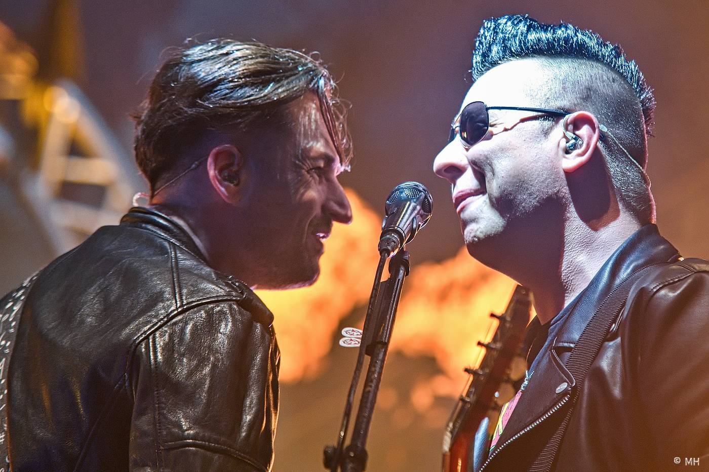 Vyprodaný Pekelný ostrov hostil Dymytry, Alkehol, Tři sestry, Vypsanou fiXu nebo Škwor