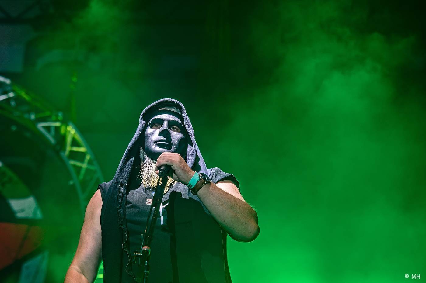 Vyprodaný Pekelný ostrov hostil Dymytry, Alkehol, Tři sestry, Vypsanou fiXu nebo Škwor