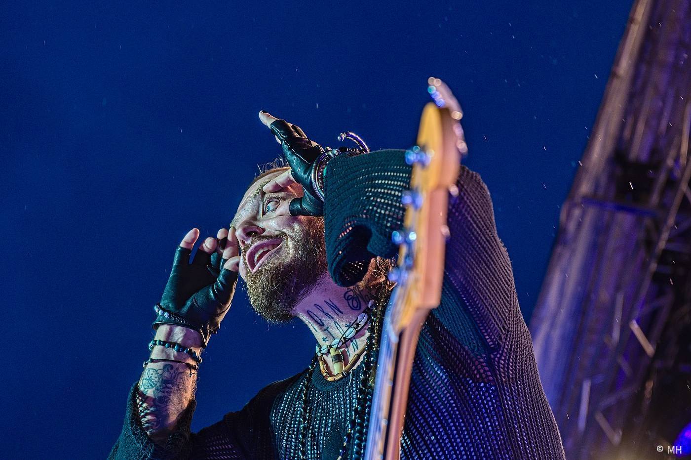 Vyprodaný Pekelný ostrov hostil Dymytry, Alkehol, Tři sestry, Vypsanou fiXu nebo Škwor