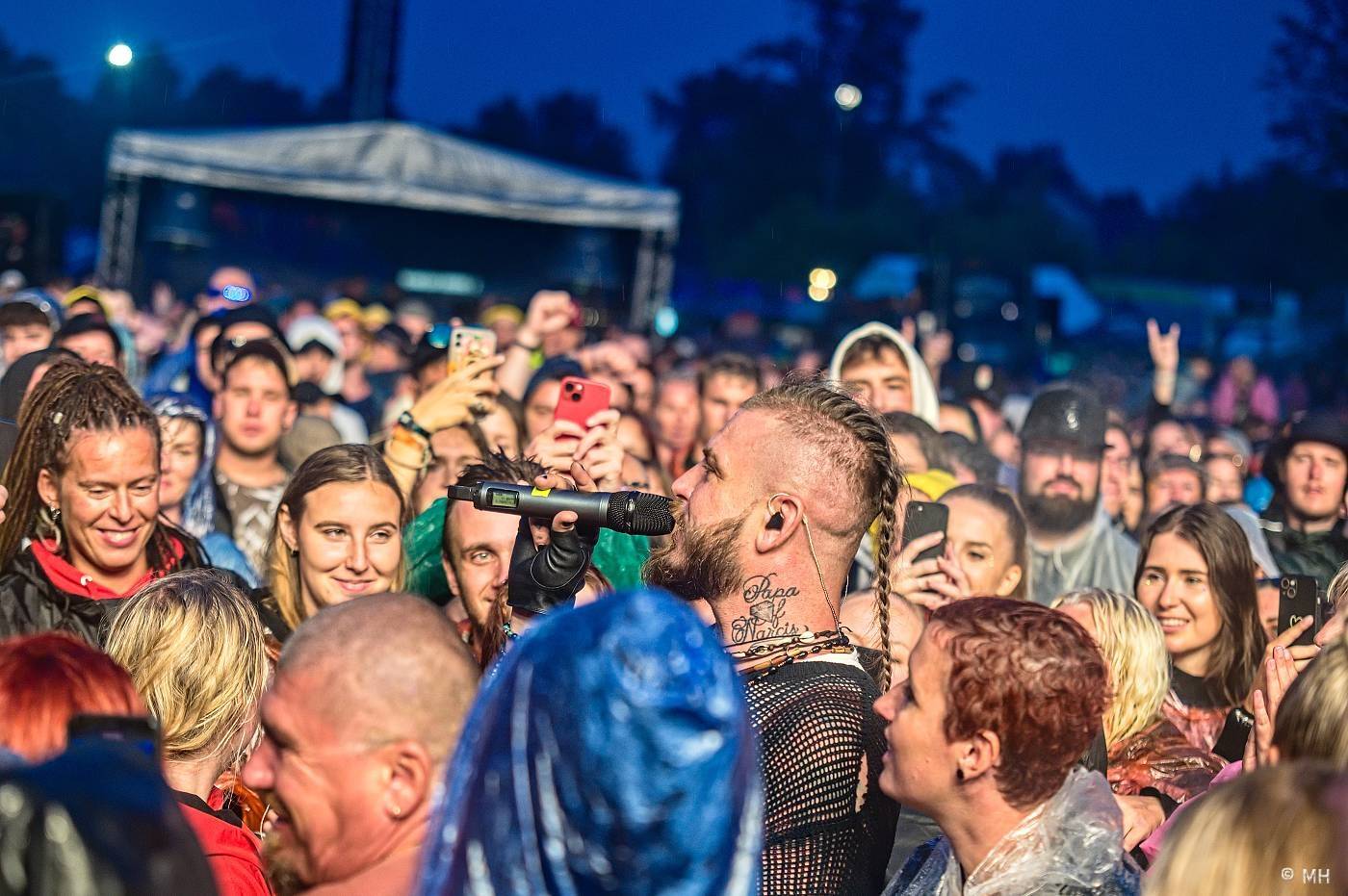 Vyprodaný Pekelný ostrov hostil Dymytry, Alkehol, Tři sestry, Vypsanou fiXu nebo Škwor