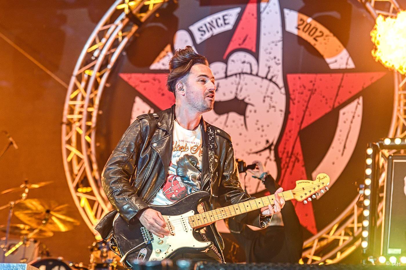 Vyprodaný Pekelný ostrov hostil Dymytry, Alkehol, Tři sestry, Vypsanou fiXu nebo Škwor