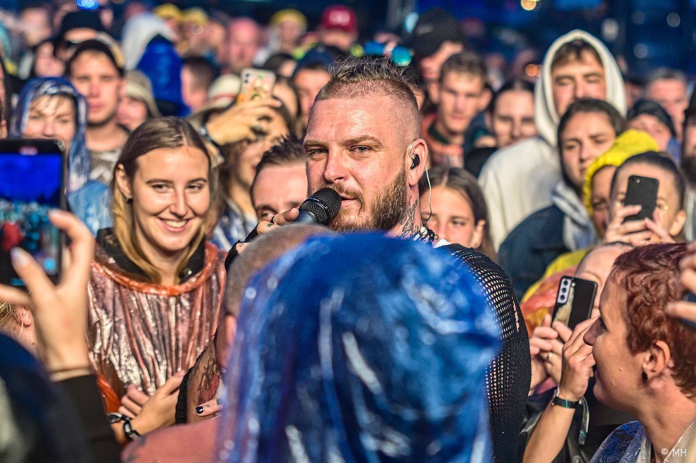 Vyprodaný Pekelný ostrov hostil Dymytry, Alkehol, Tři sestry, Vypsanou fiXu nebo Škwor