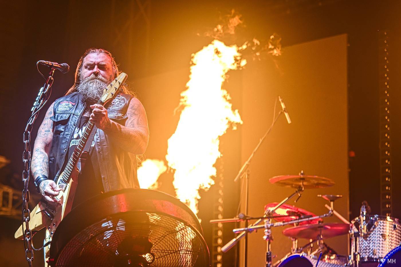 Vyprodaný Pekelný ostrov hostil Dymytry, Alkehol, Tři sestry, Vypsanou fiXu nebo Škwor