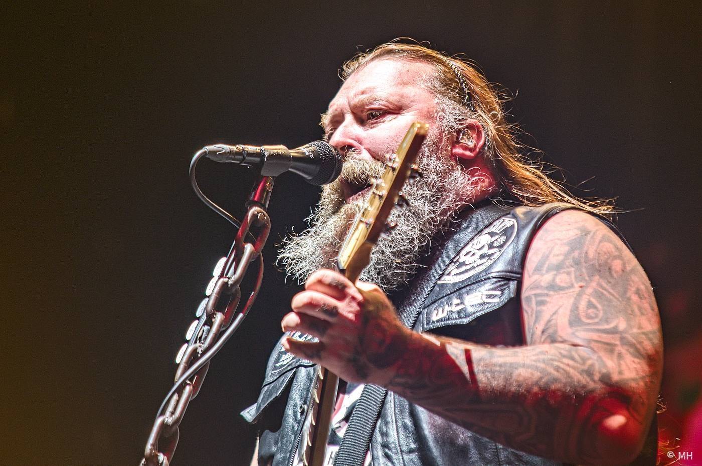 Vyprodaný Pekelný ostrov hostil Dymytry, Alkehol, Tři sestry, Vypsanou fiXu nebo Škwor