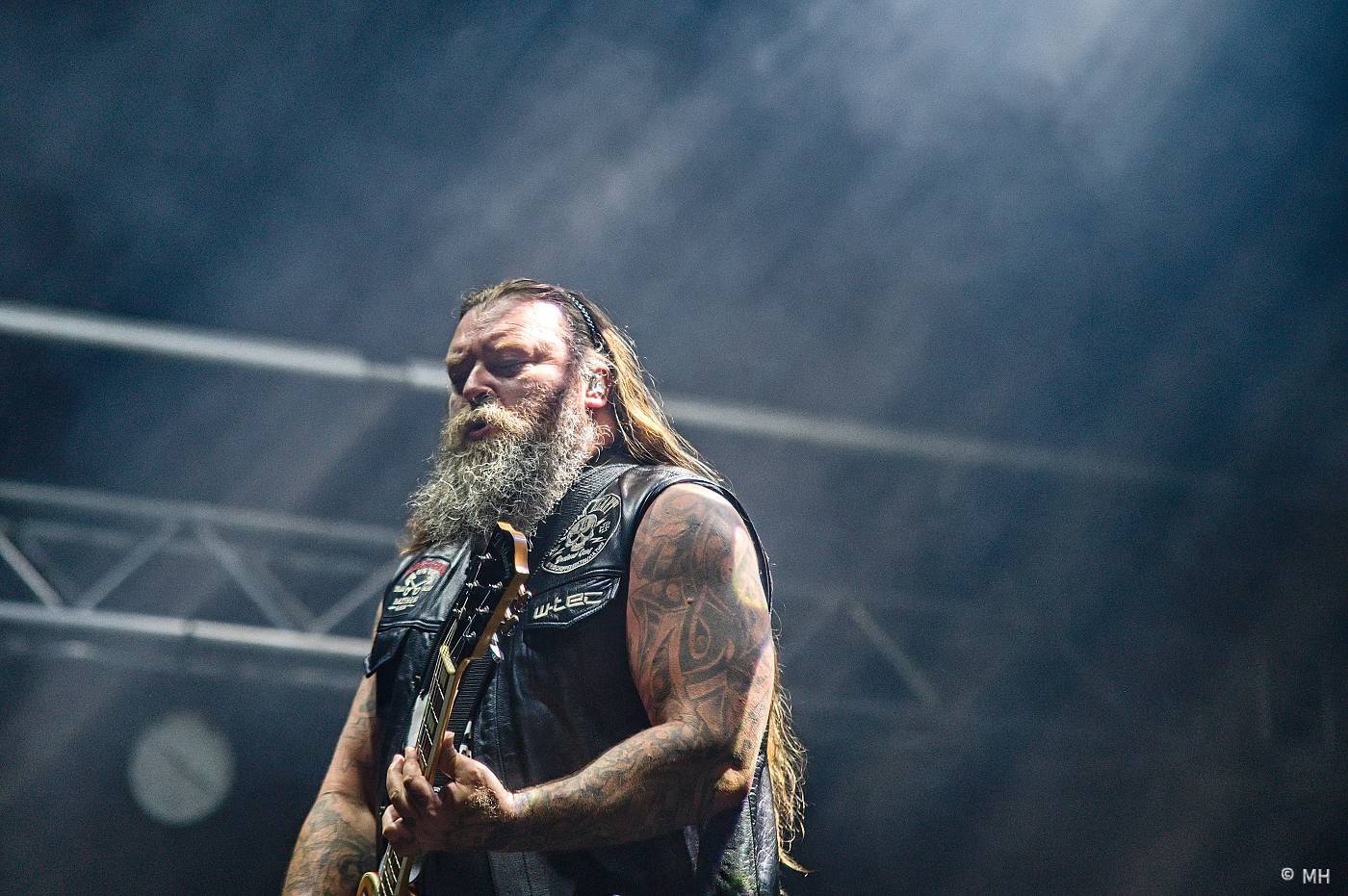 Vyprodaný Pekelný ostrov hostil Dymytry, Alkehol, Tři sestry, Vypsanou fiXu nebo Škwor